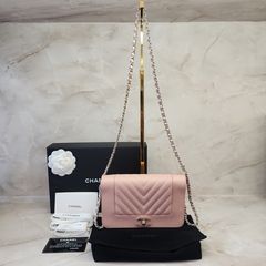 샤넬 29번대 마드모아젤 WOC 캐비어 숄더백